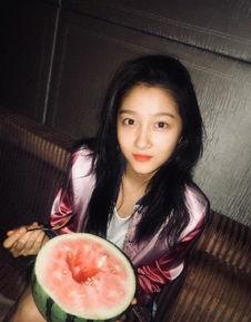 娱乐圈吃瓜关晓彤,娱乐圈的瓜中女王,揭秘她的星途历程